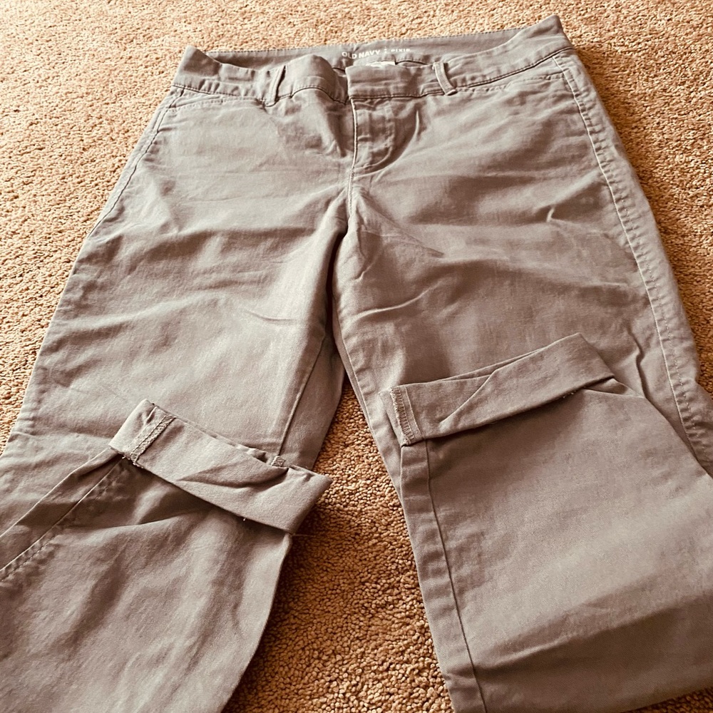 NWOT - Misses Old Navy Pixy Pants Size 4 Regular Skinny Pants with Cuffs
